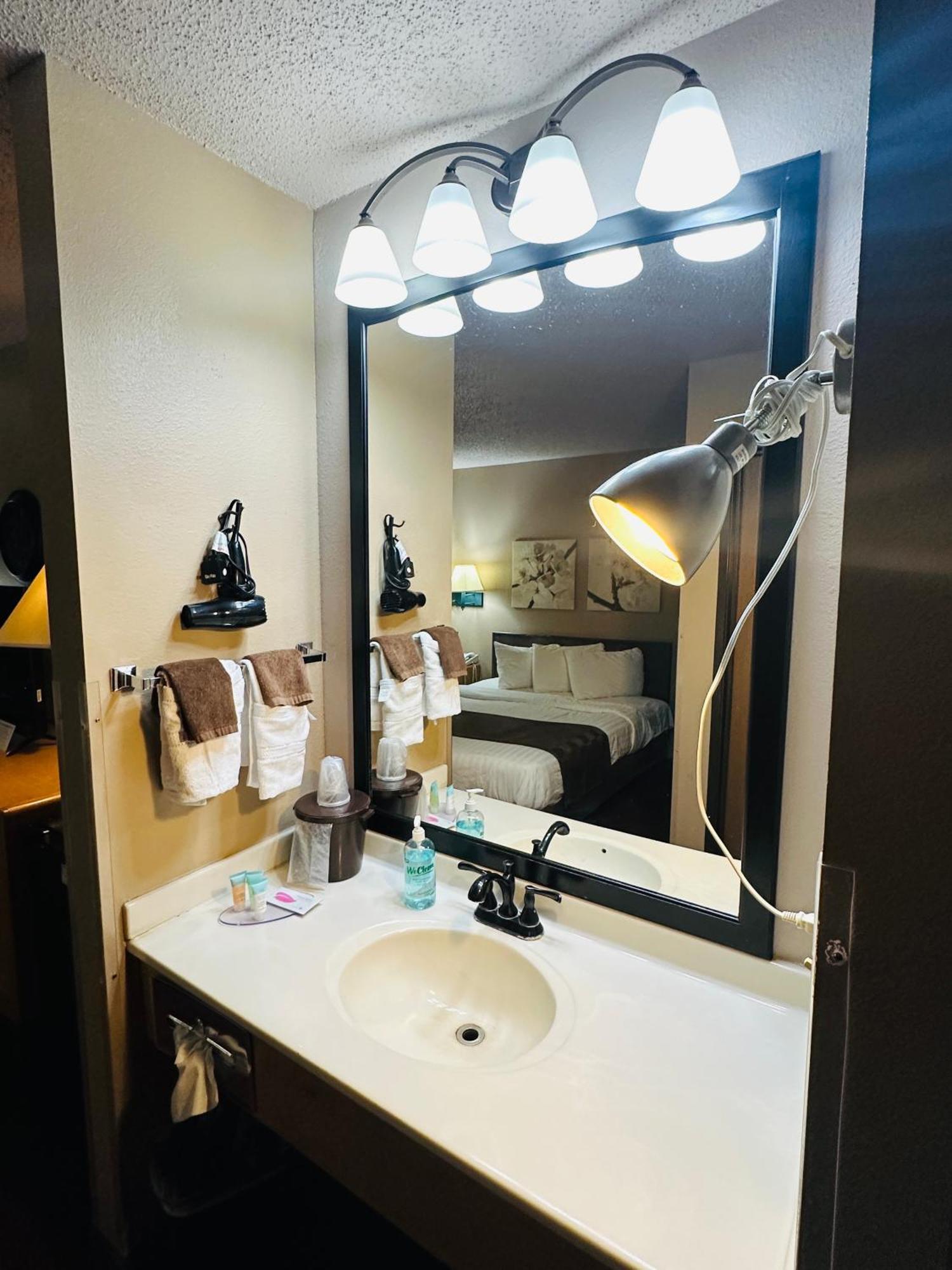 De Smet Super Deluxe Inn & Suites 외부 사진